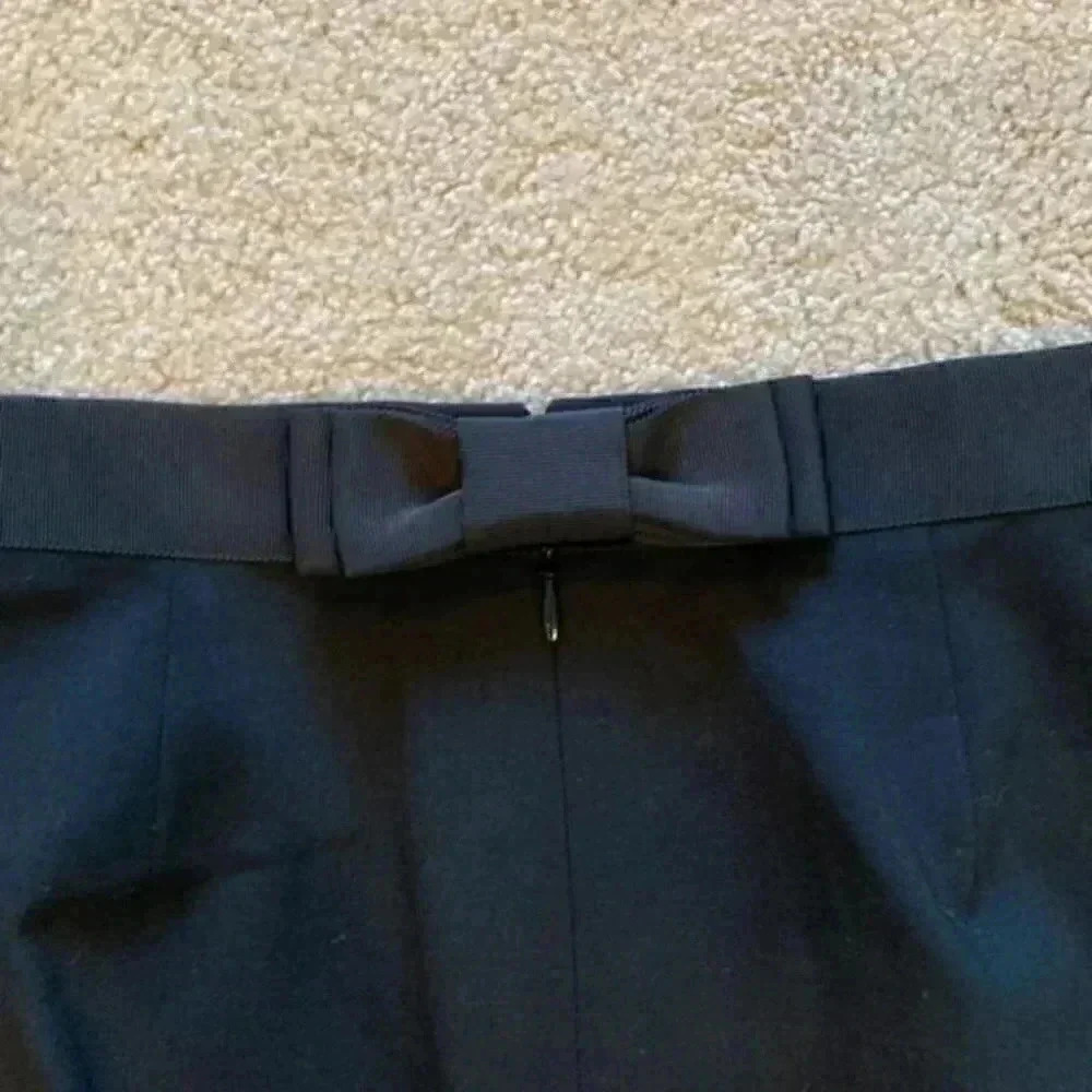 Kate spade black skirt with a cute bow on the back - Picture 3 of 4